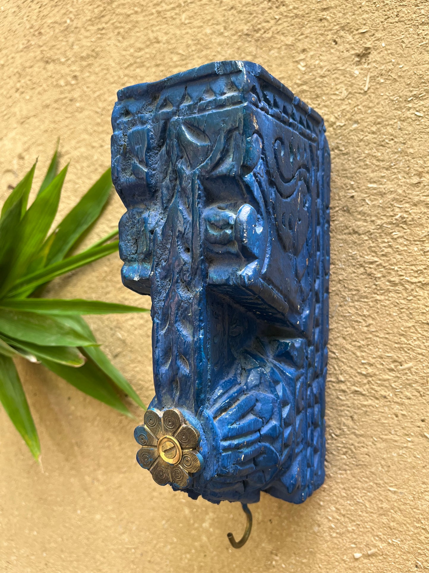 Old Wall Blue Decor Bracket