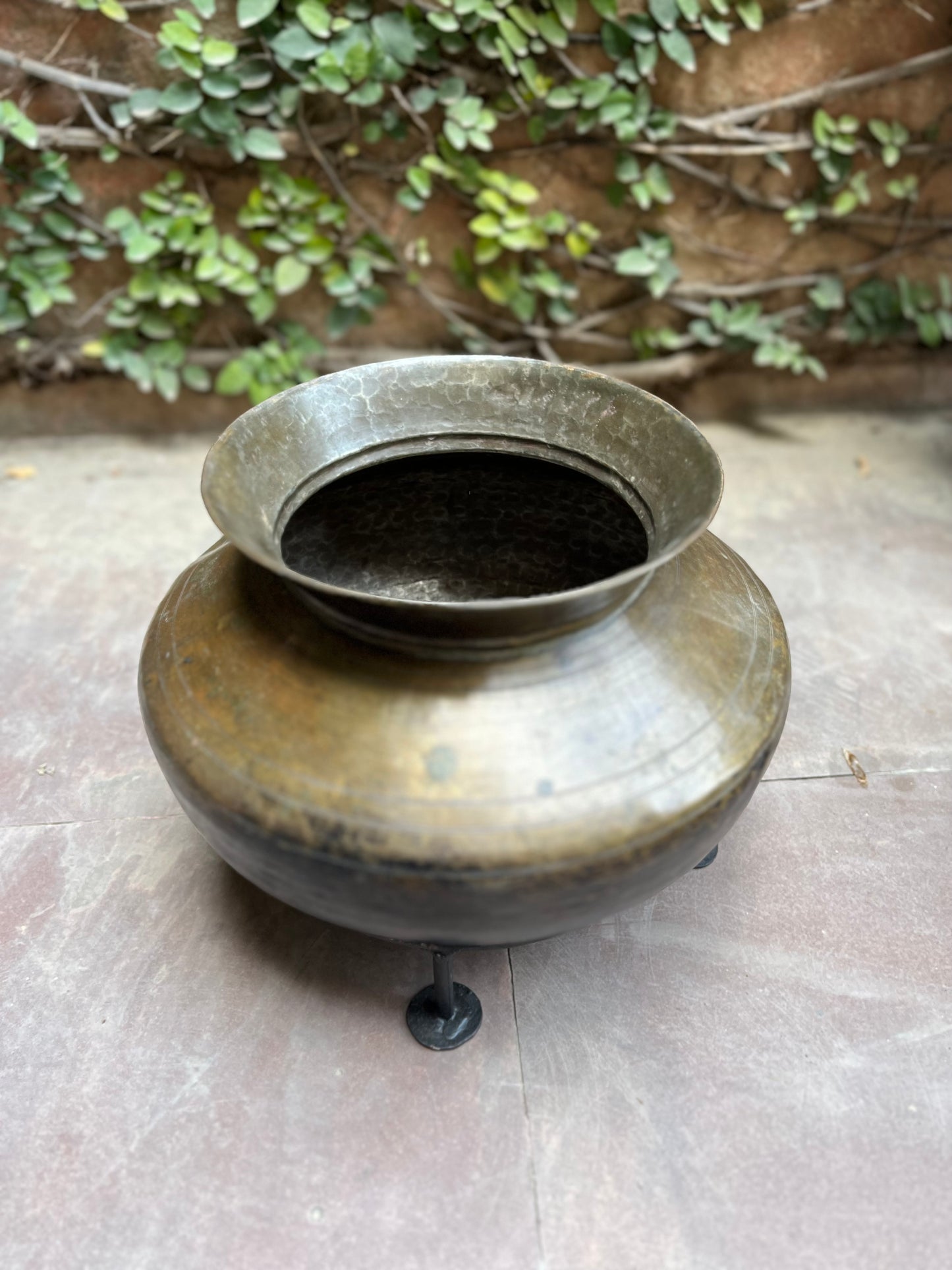 Brass Old Round Pot With Stand