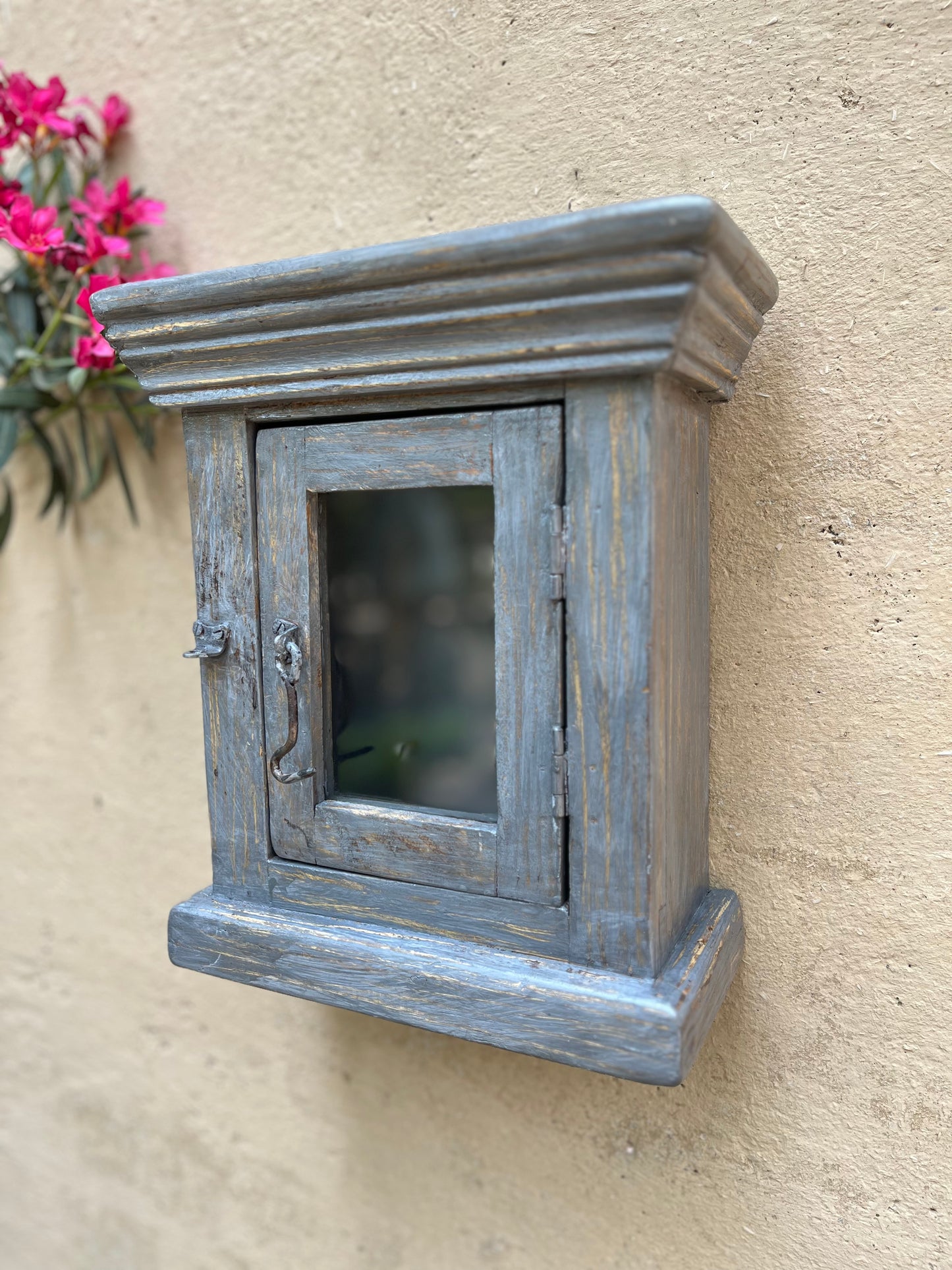Wall Gray Key Stand
