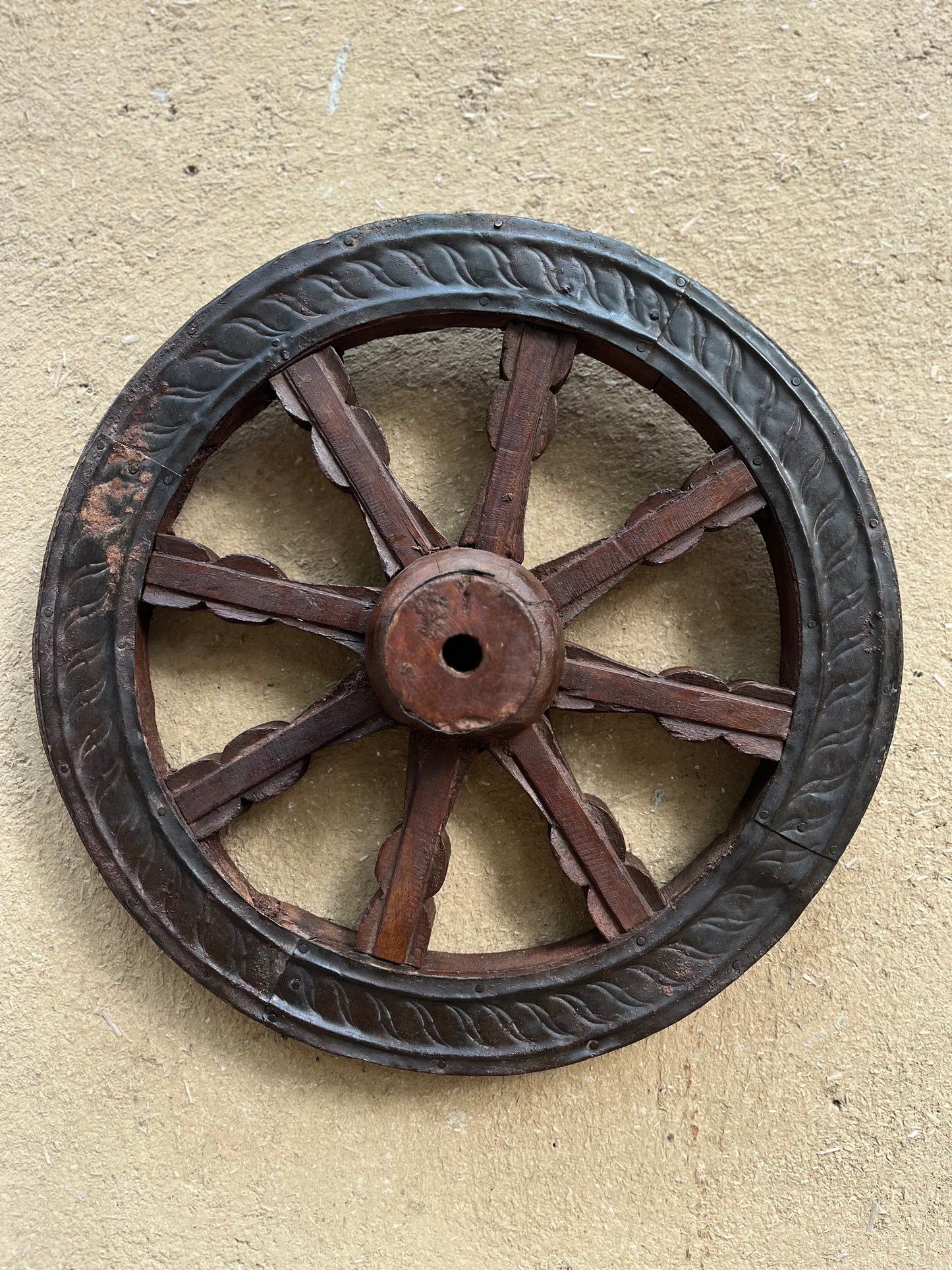Wall Rustic Wheel Decor