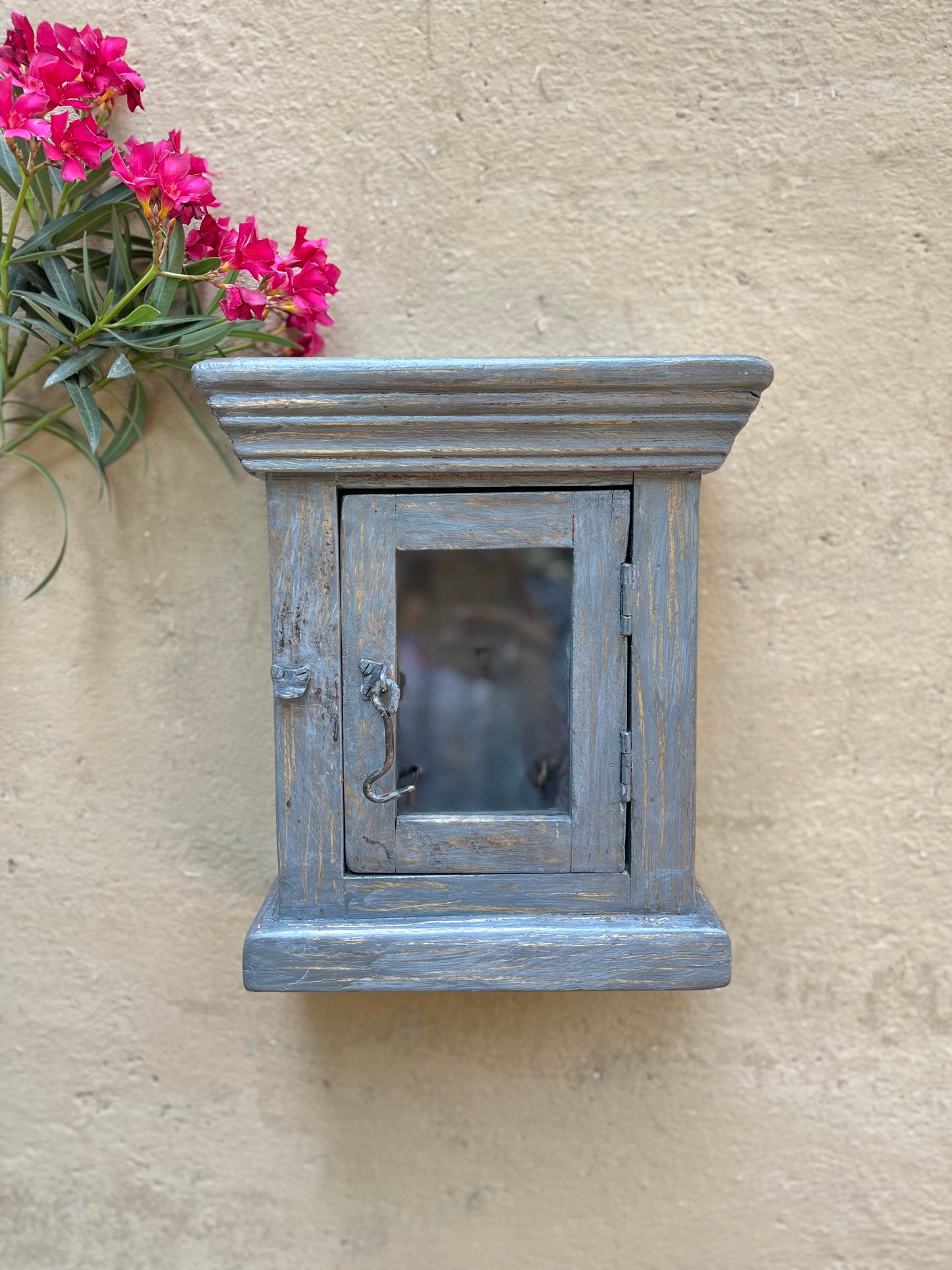 Wall Gray Key Stand