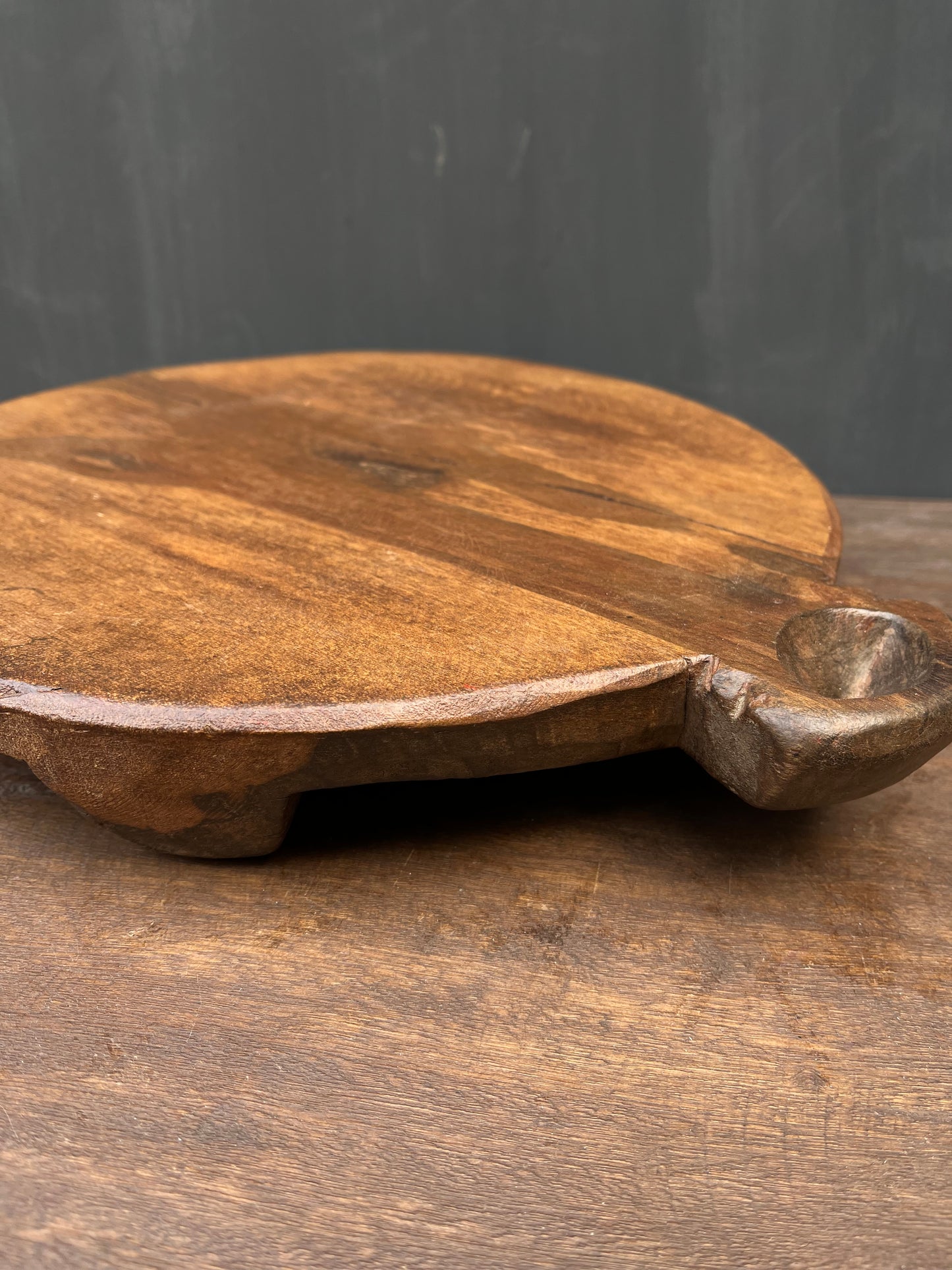 Vintage Distressed Round Chopping Board