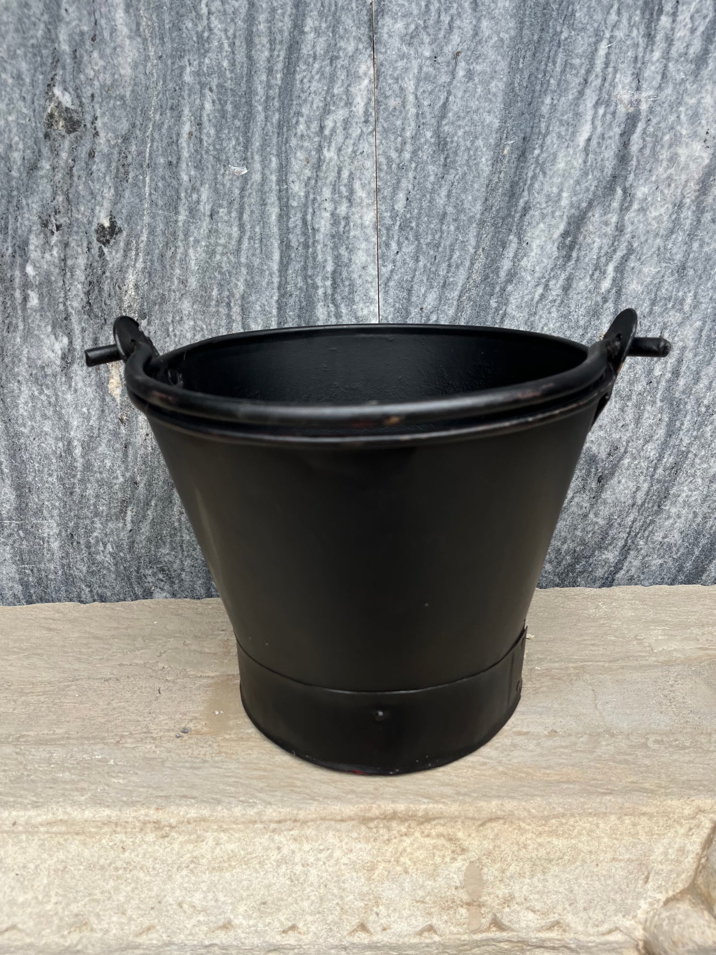 Iron Old Bucket Planter