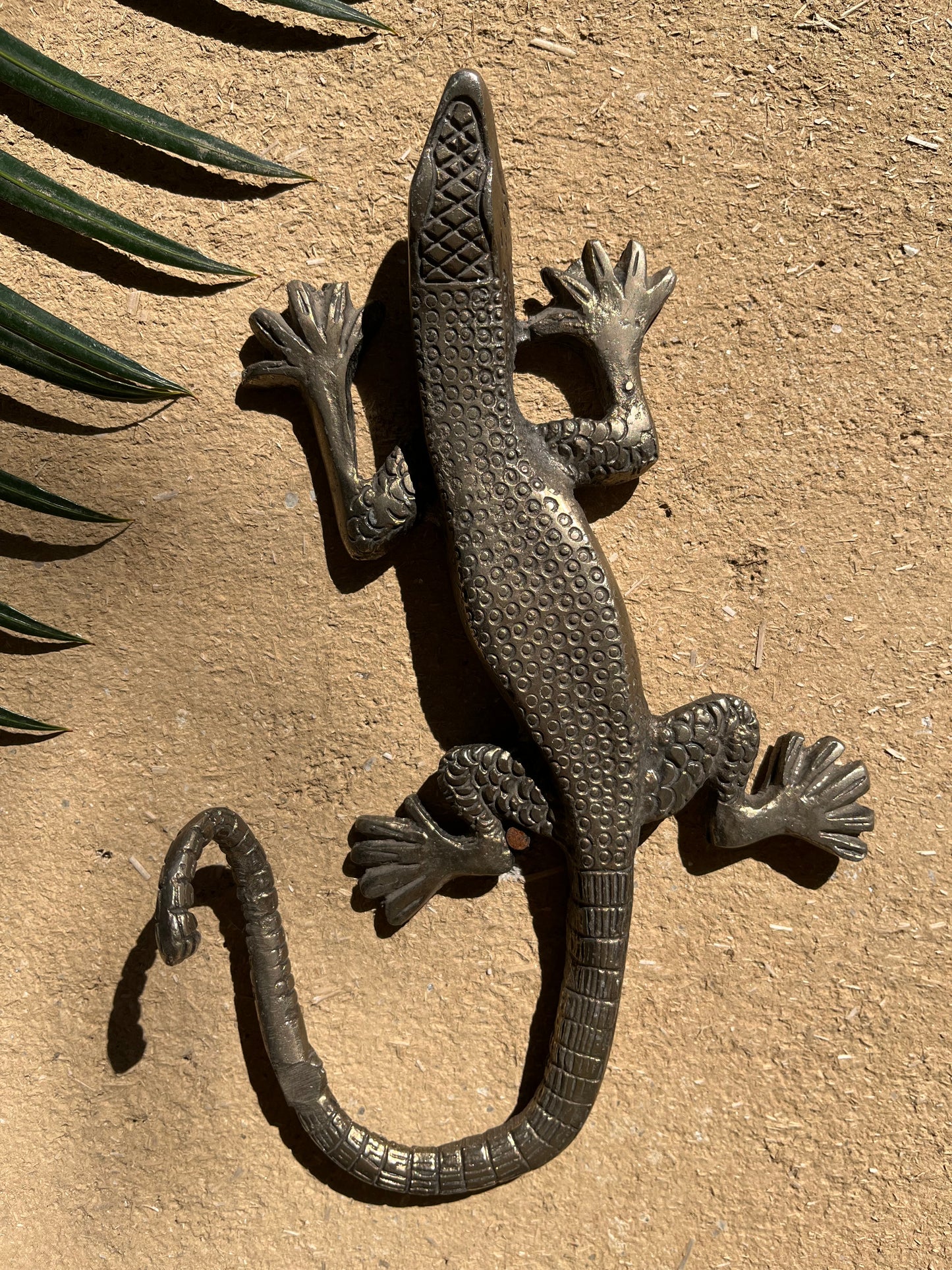 Metal Crocodile Showpiece