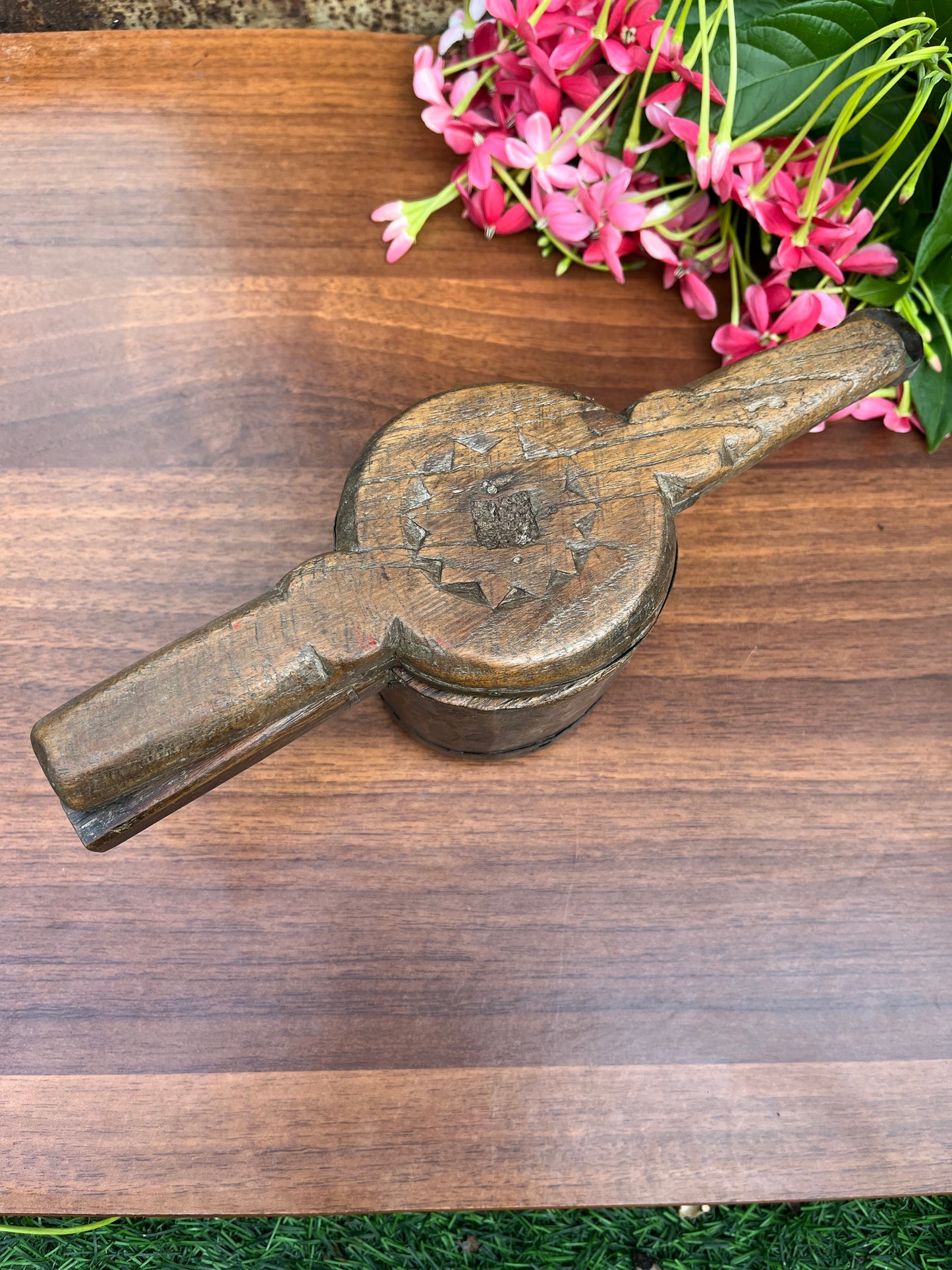 Wood Vintage Lemon Juicer