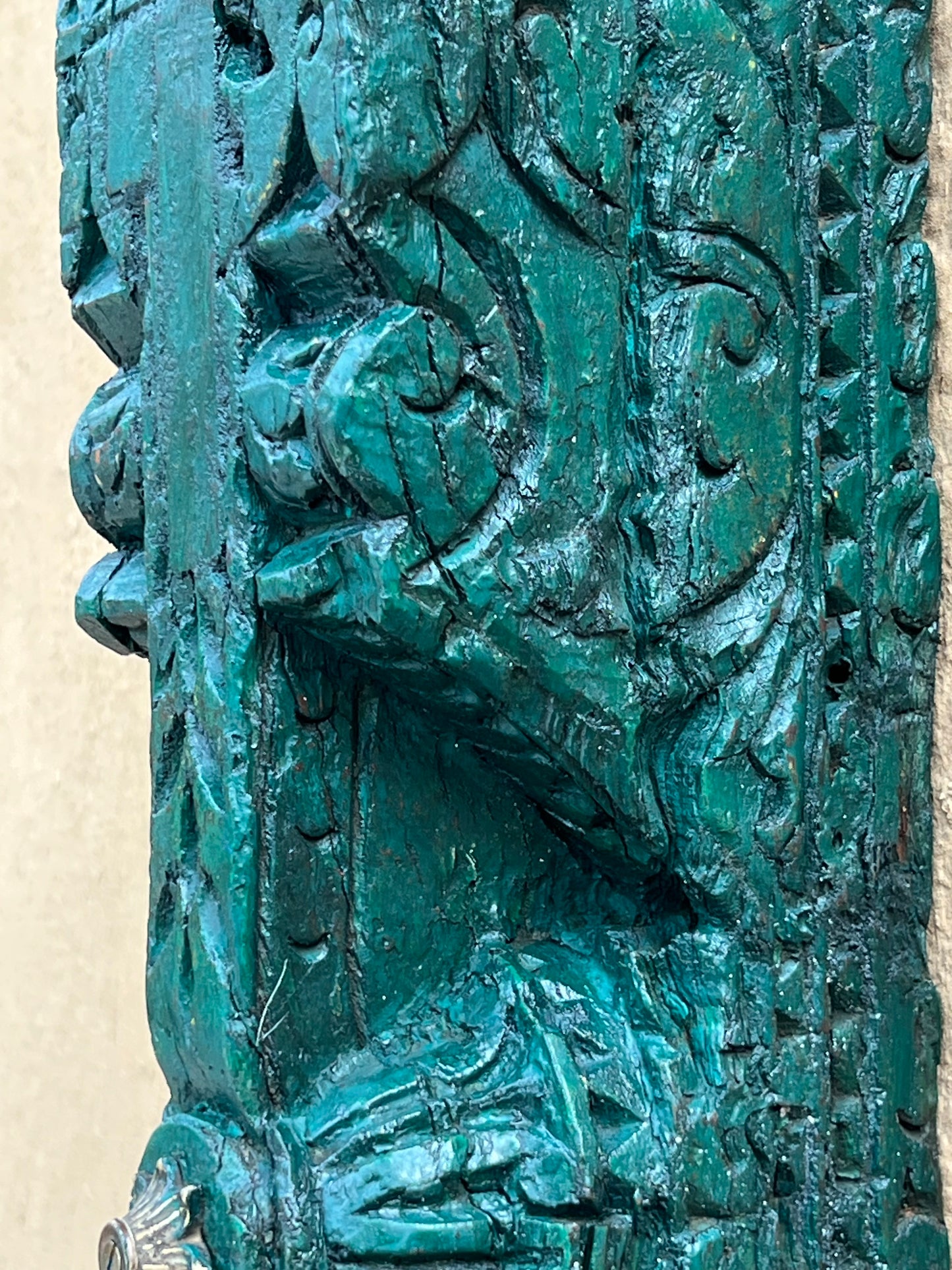 Old Wooden Wall Green Bracket
