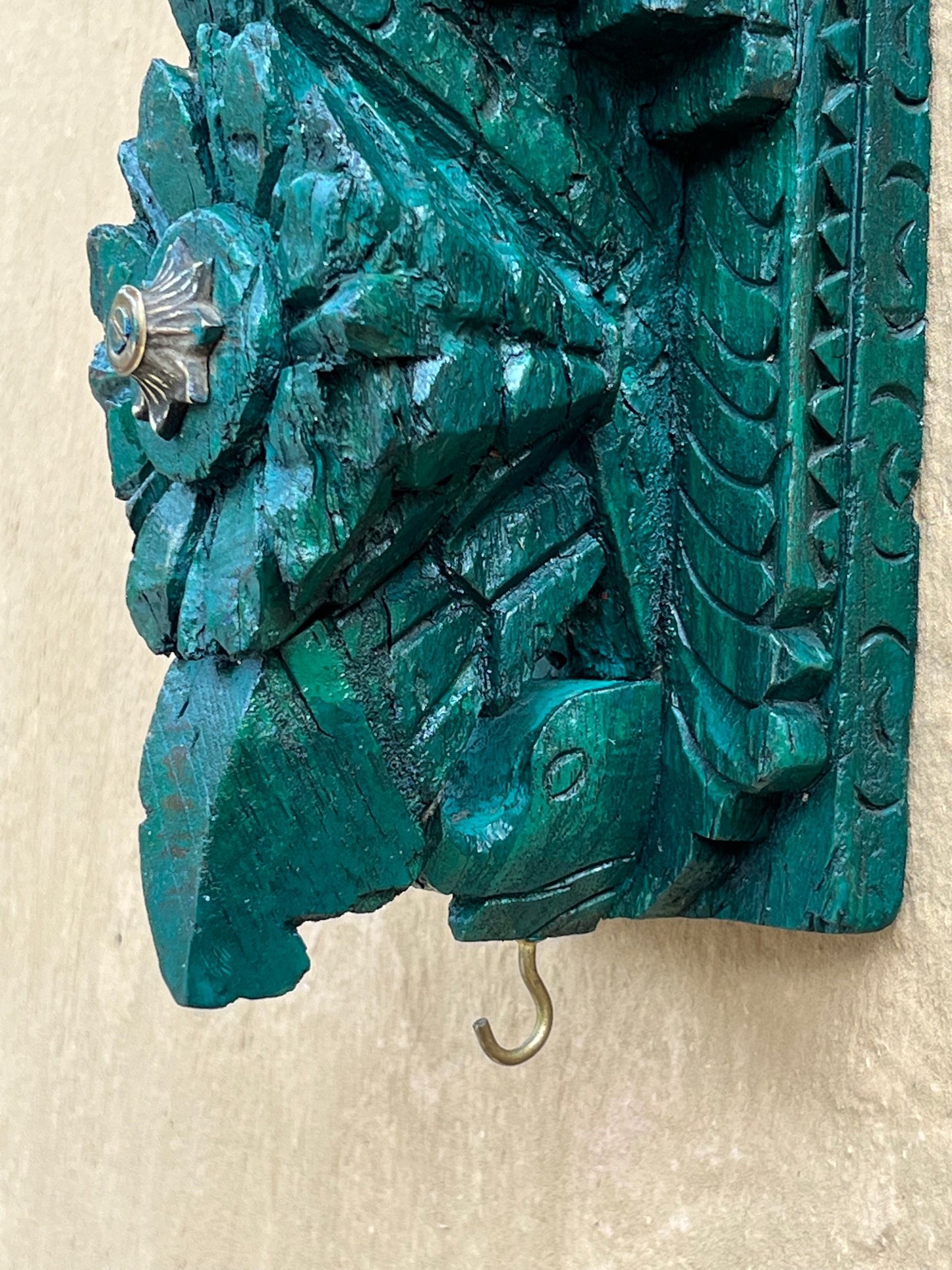 Old Wooden Wall Green Bracket