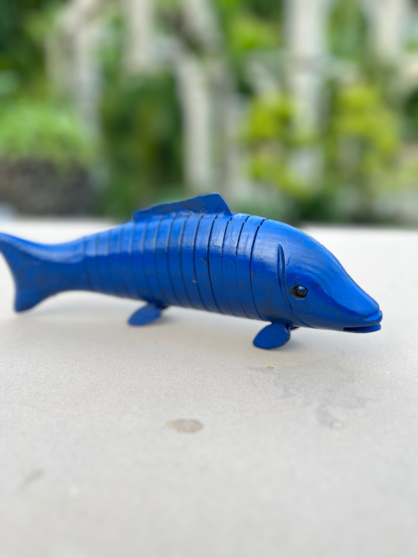 Wood Blue Colour Dancing Fish