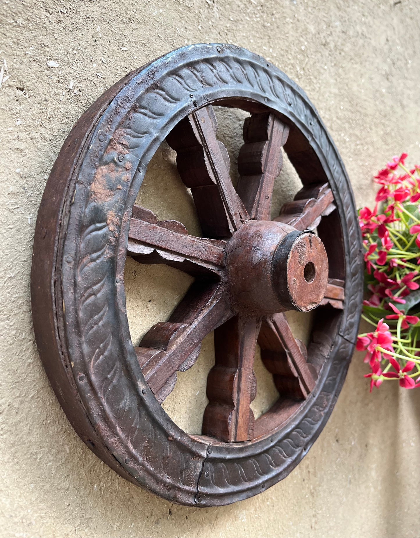 Wall Rustic Wheel Decoration