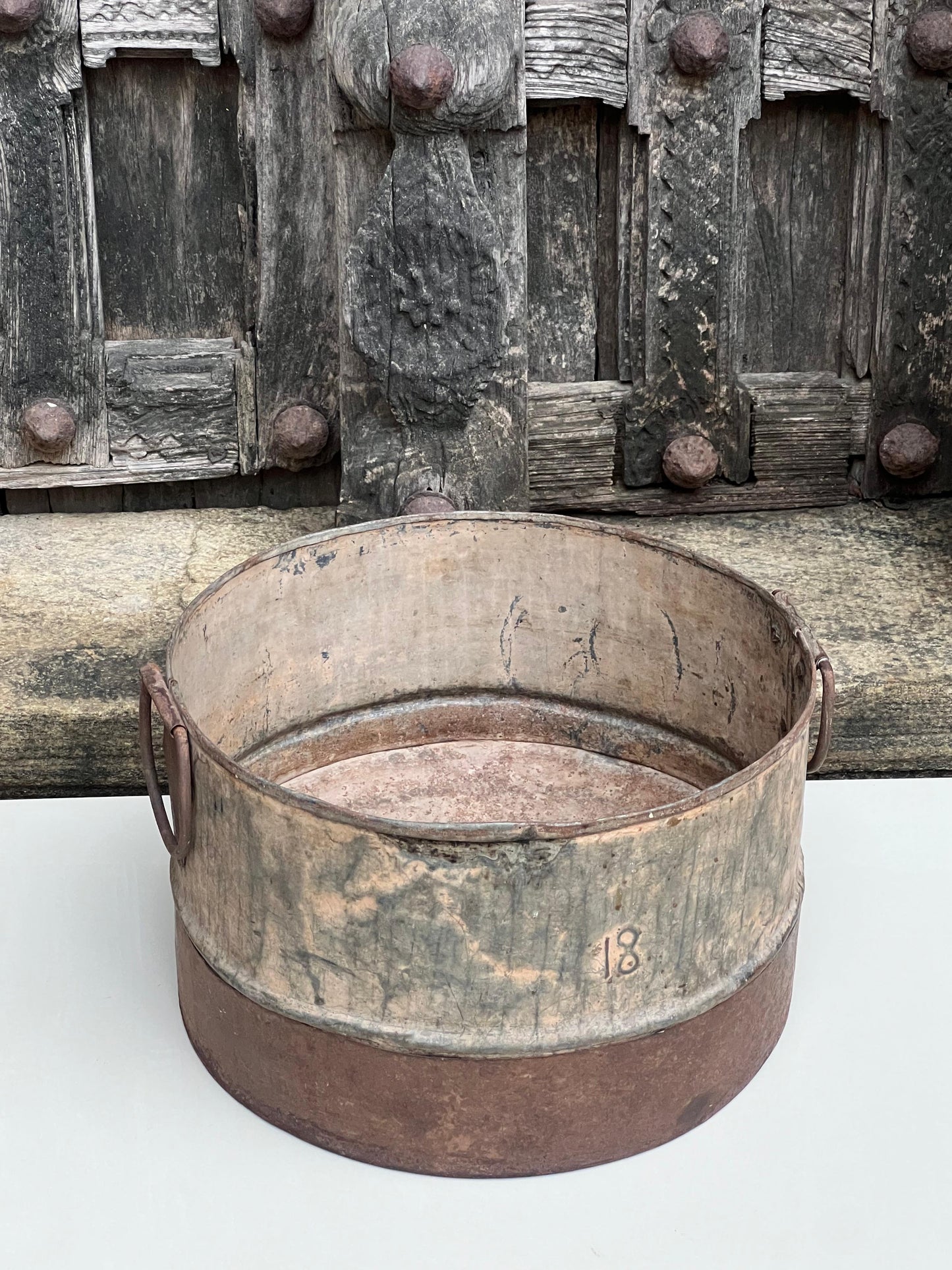 Iron Round Flower Planter ￼