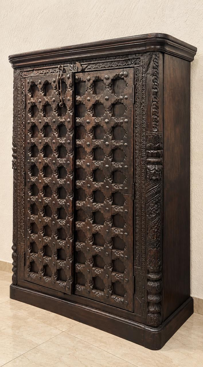 Old Wooden Vintage Cabnet ￼