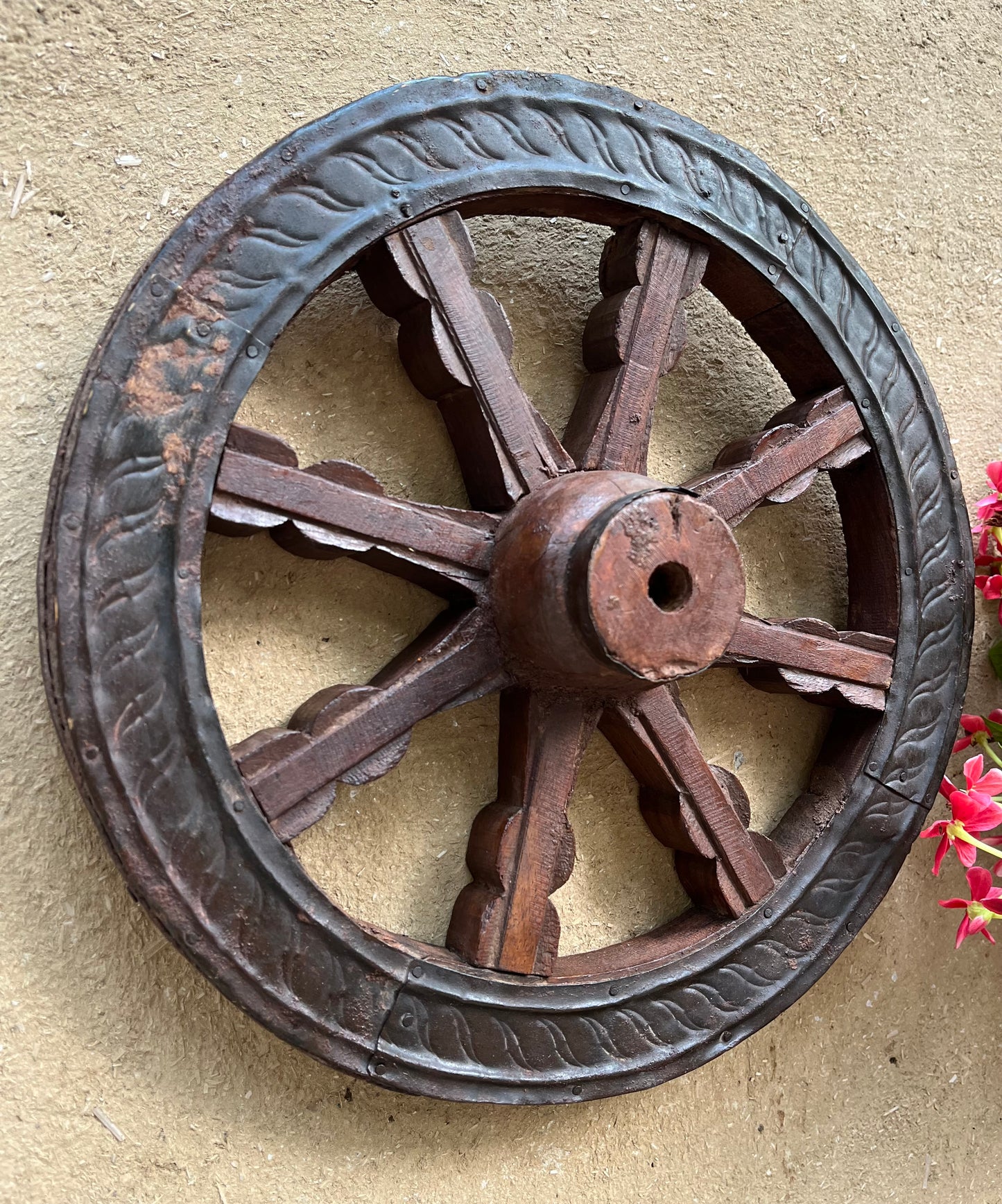 Wall Rustic Wheel Decoration