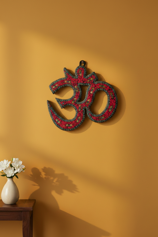Om Hanging