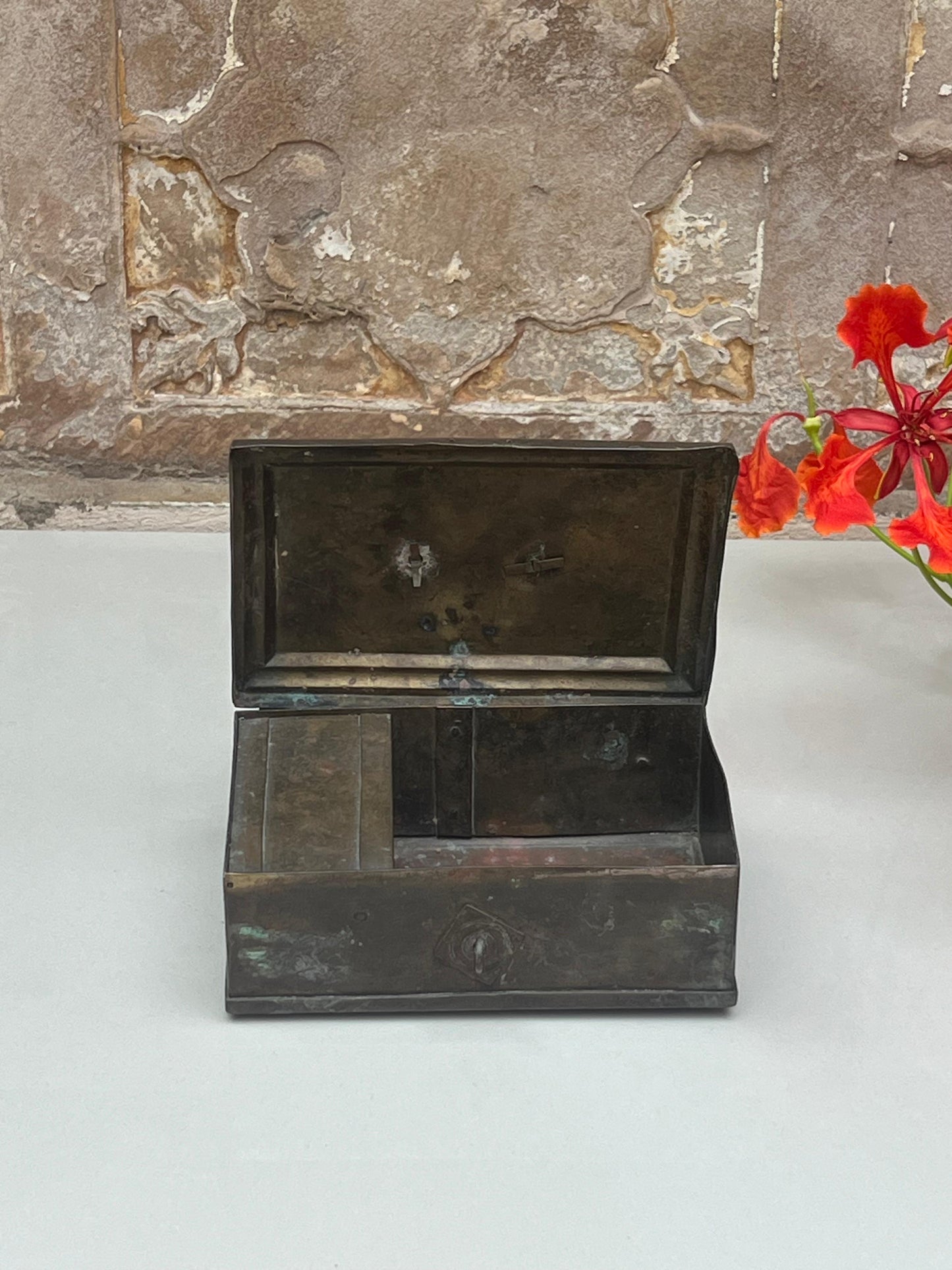 Vintage Pan Box ￼