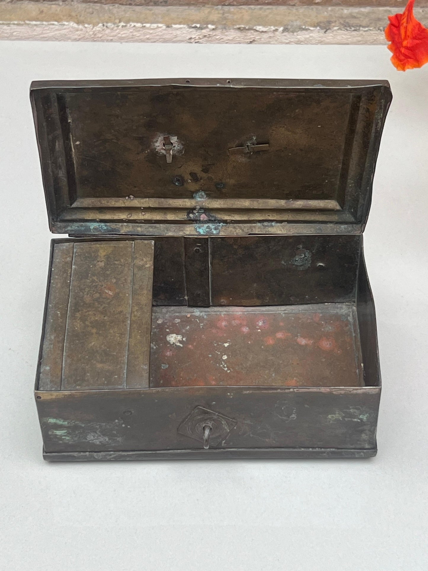 Vintage Pan Box ￼
