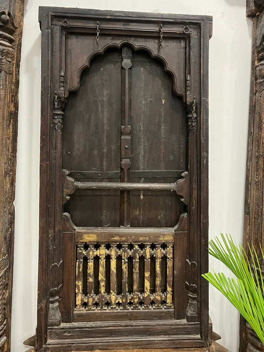 Vintage Decorative Jhrokha/Balcony