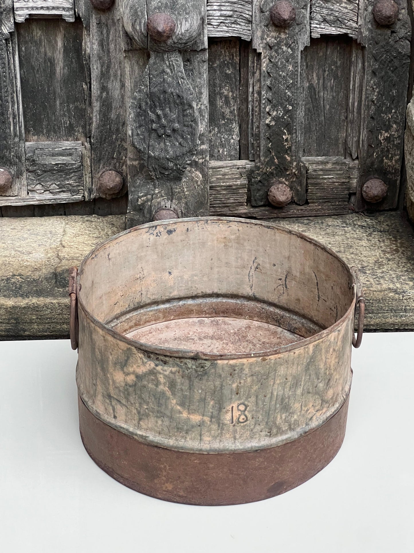 Iron Round Flower Planter ￼