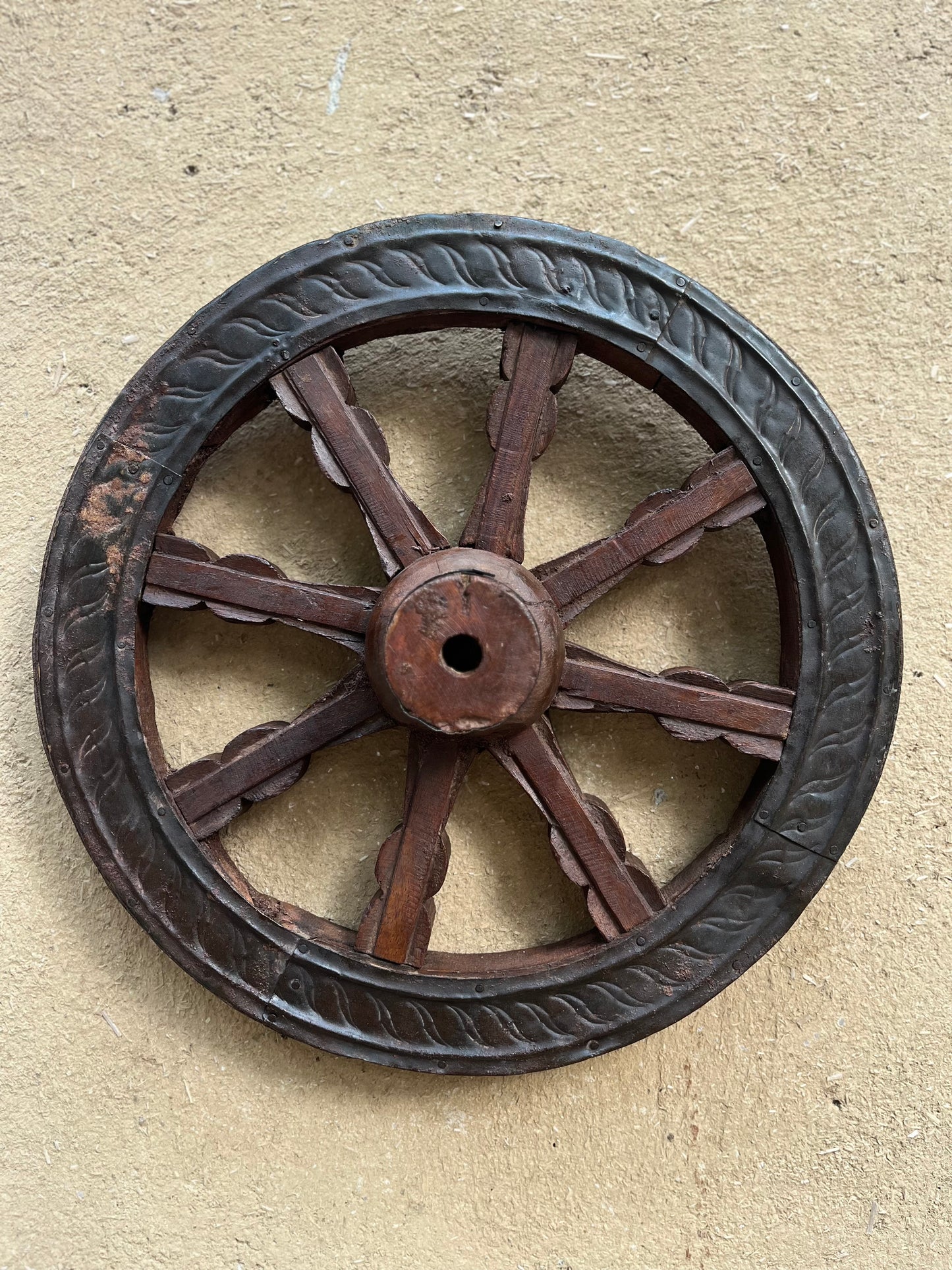 Wall Rustic Wheel Decoration