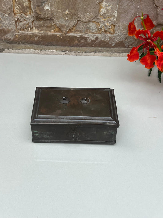 Vintage Pan Box ￼