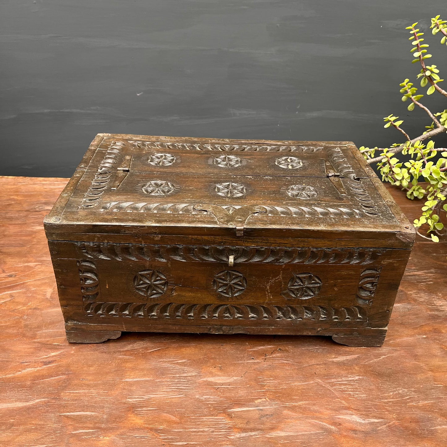 Vintage wooden decorative Box