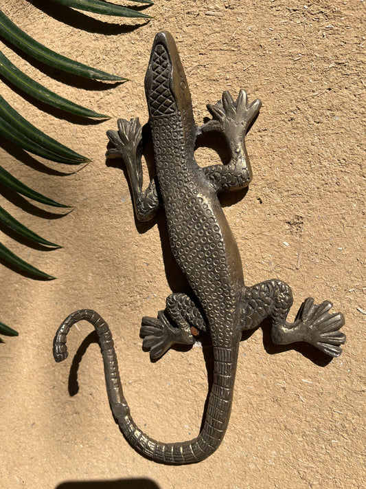 Metal Crocodile Showpiece