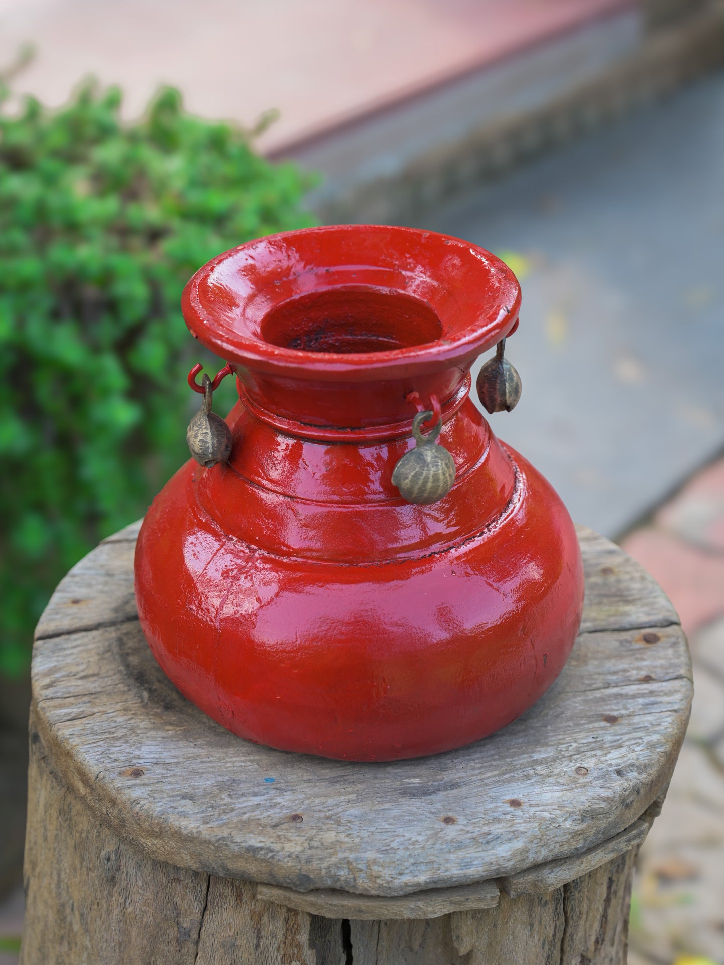 wooden Round pot with Brass Bell