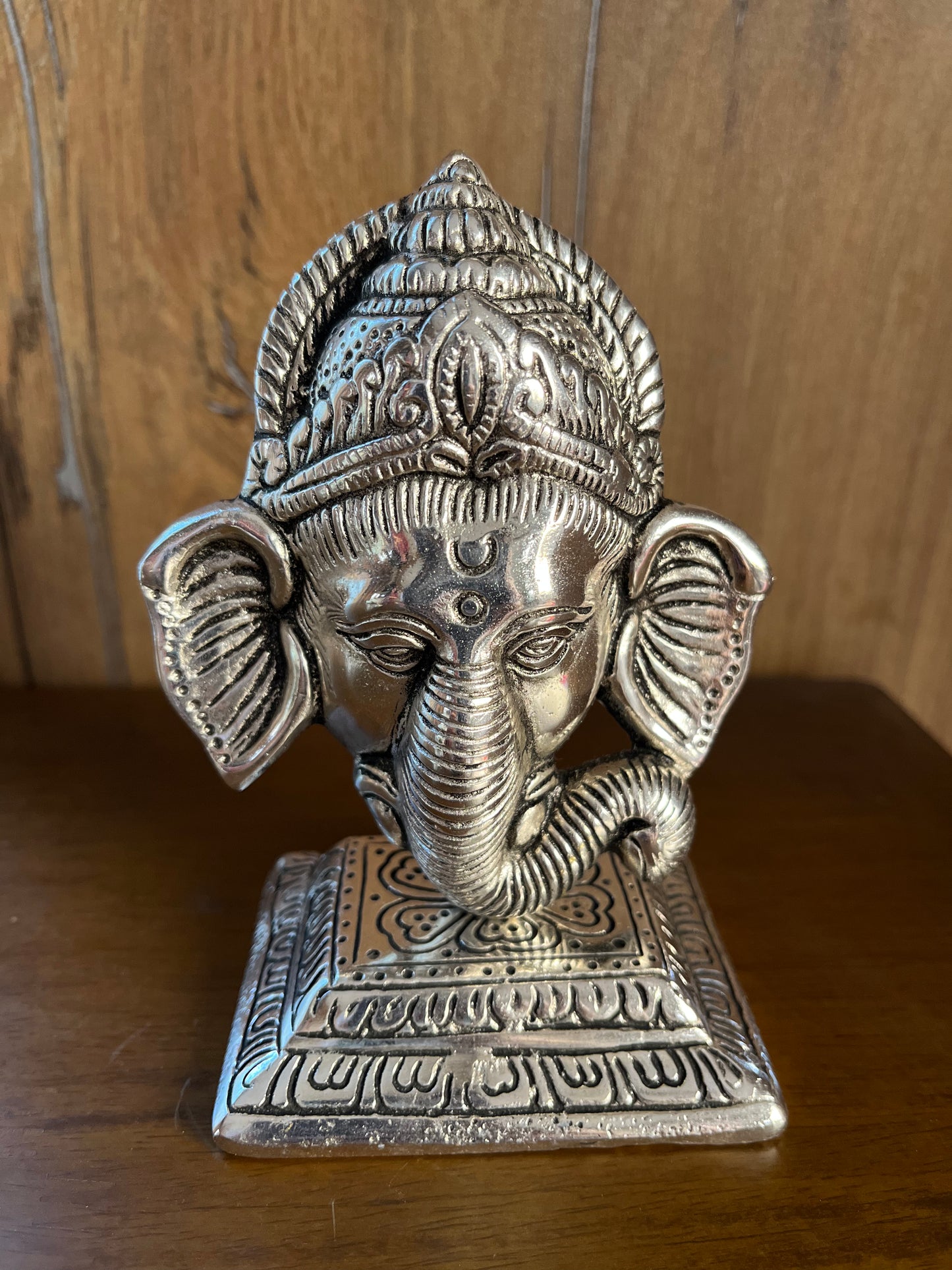 Lord Ganesh idol with Metal Stand