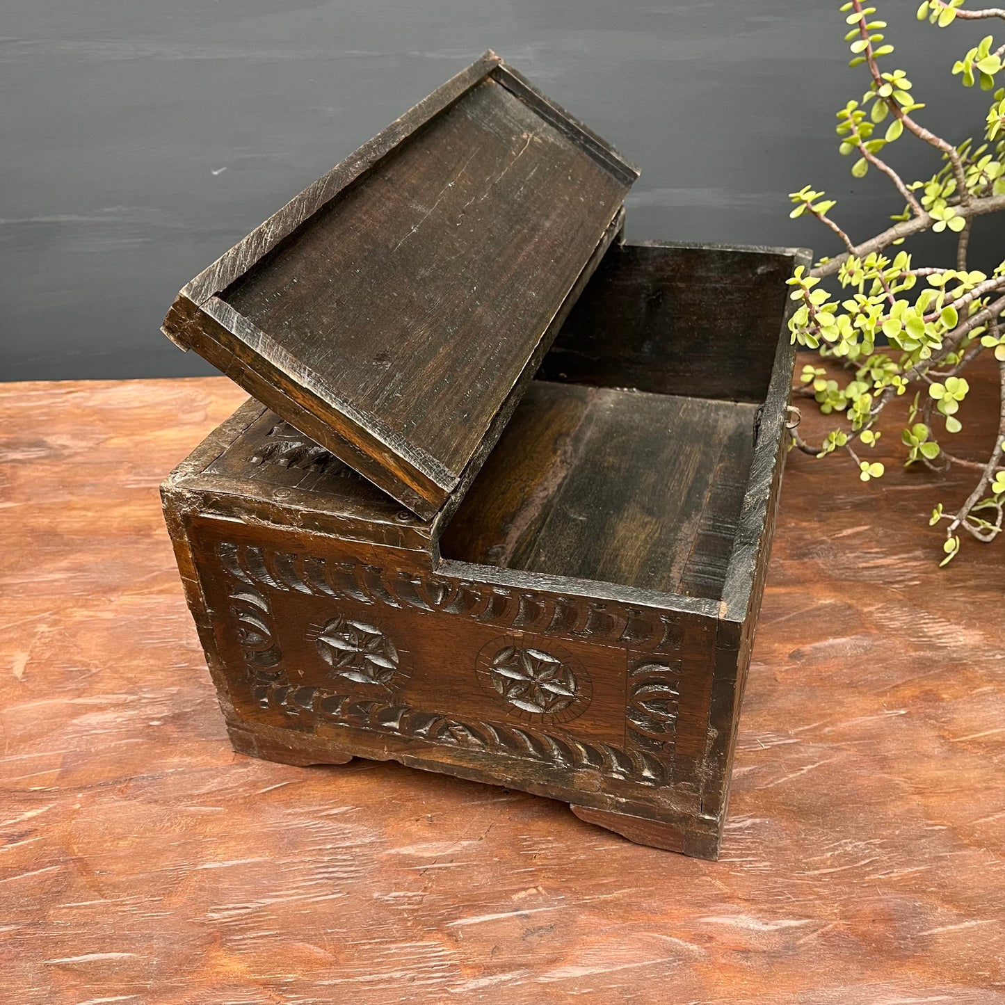 Vintage wooden decorative Box