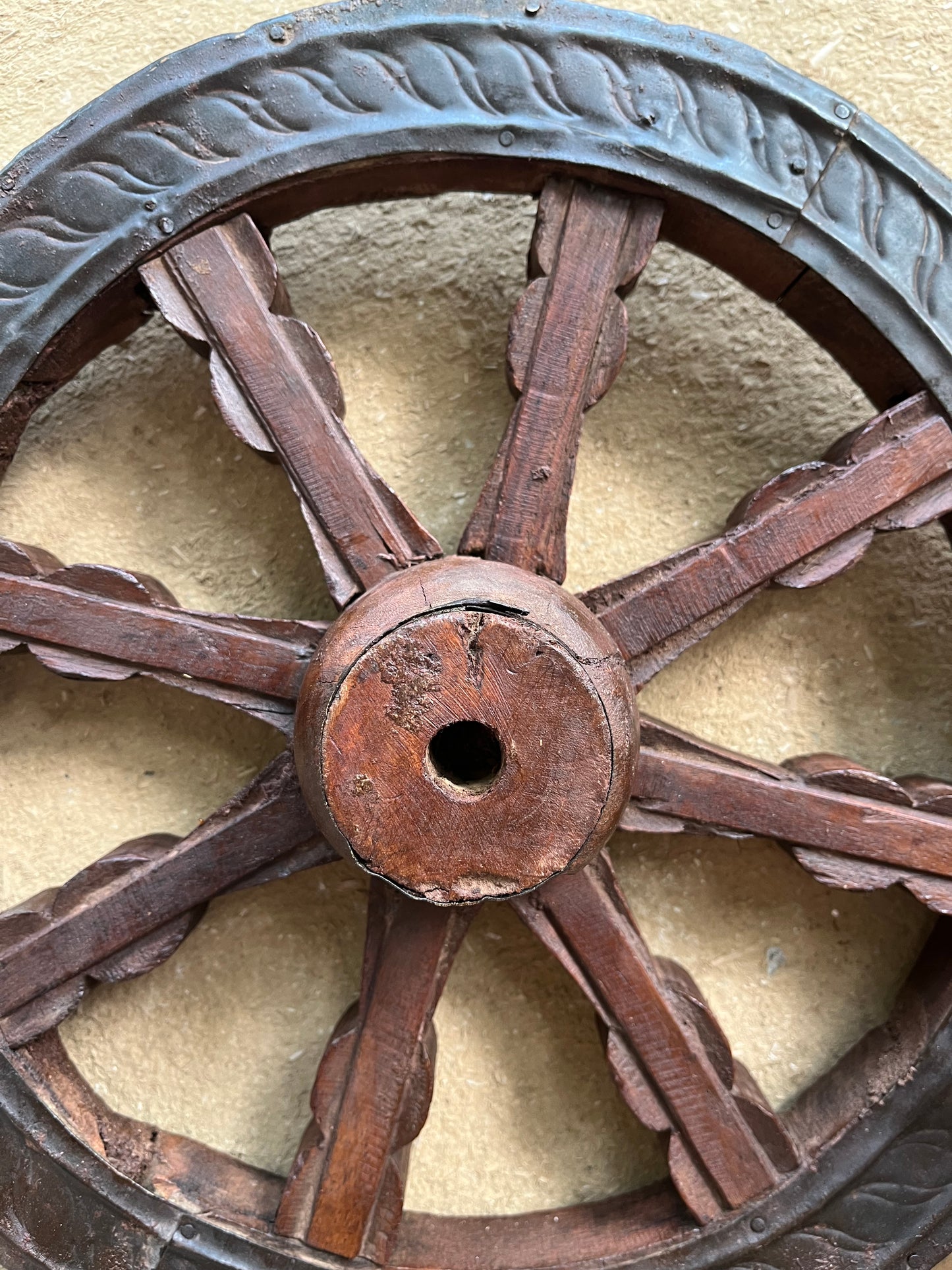 Wall Rustic Wheel Decoration