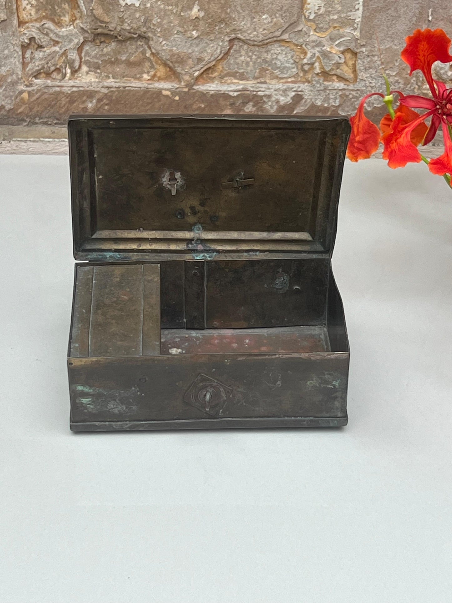 Vintage Pan Box ￼