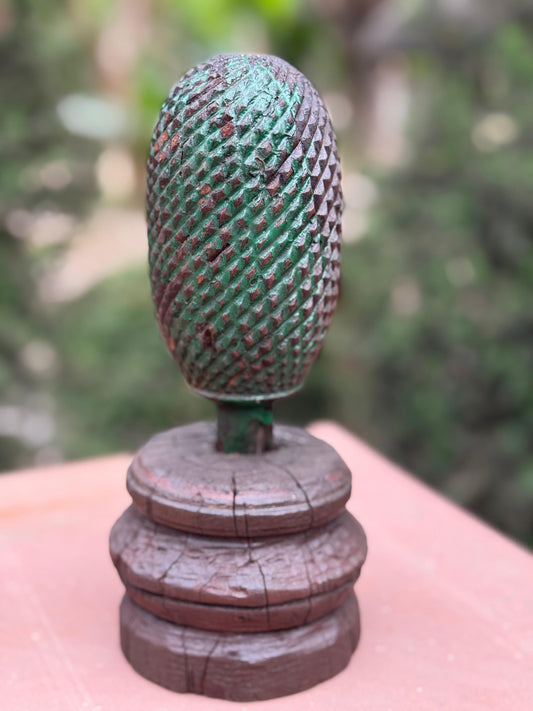 Wooden Pineapple Stand ￼