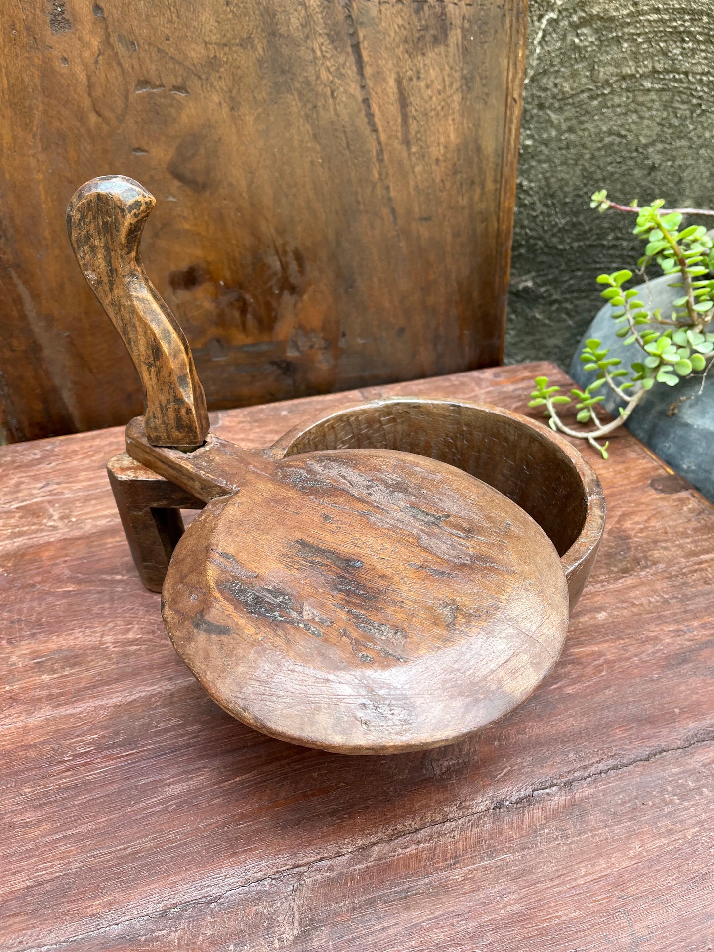 Wood handle bowl