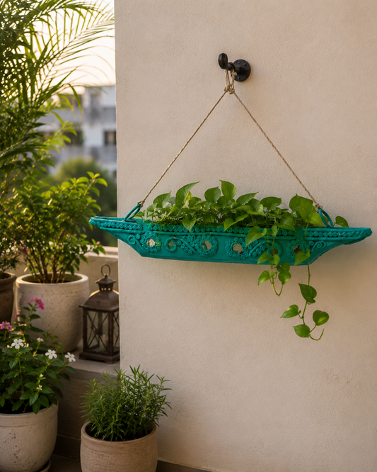 Wood Boat Terocotta Planter￼