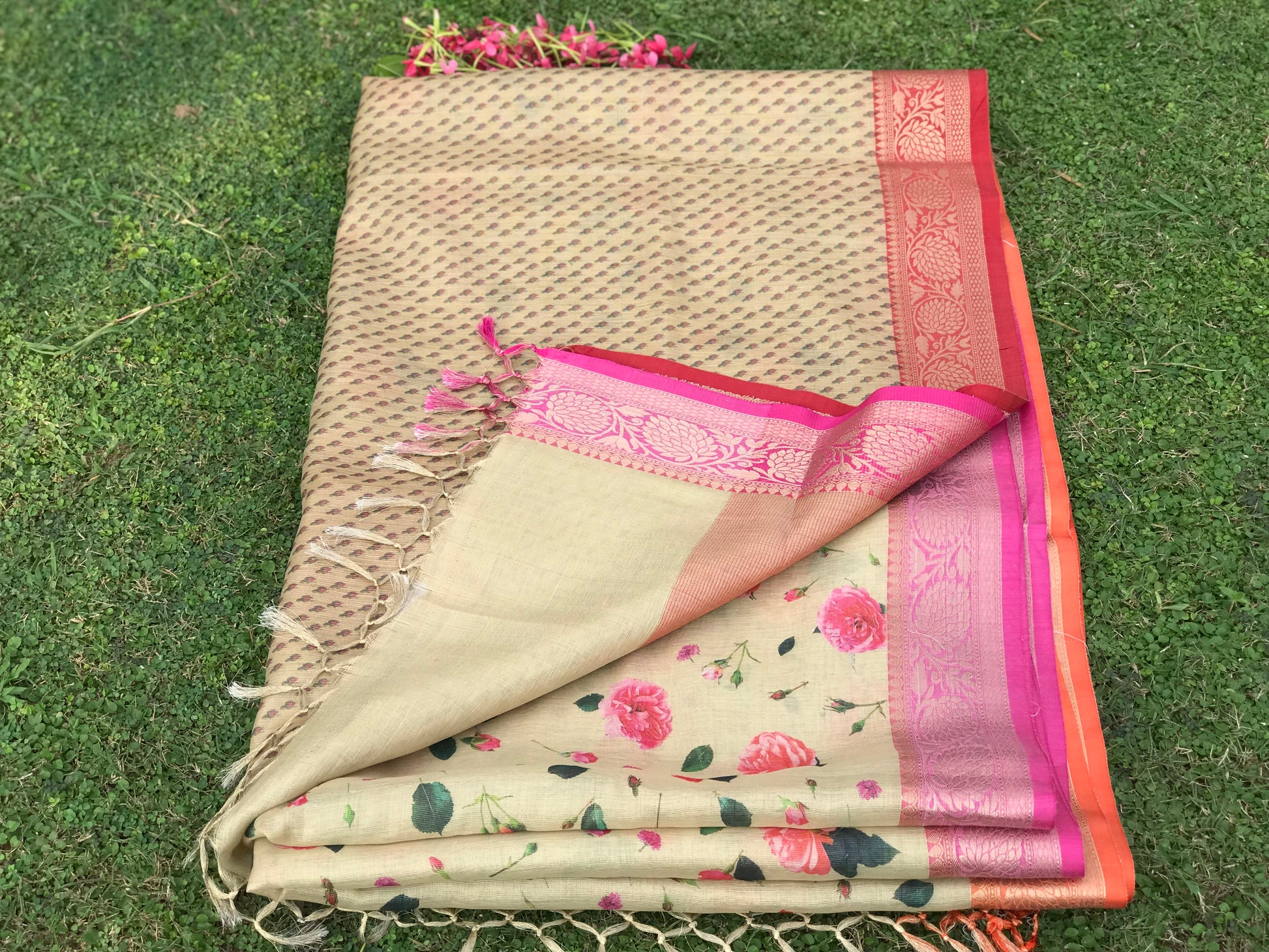 Image of Elegant and Traditional Pure Organza Silk Saree. The Source India is an Indian Handicraft, Home Decor, Furnishing and Textiles Store. Based out of Hauz Khas Village New Delhi, each piece is carefully procured to allow the enhancement of India's Culture. 